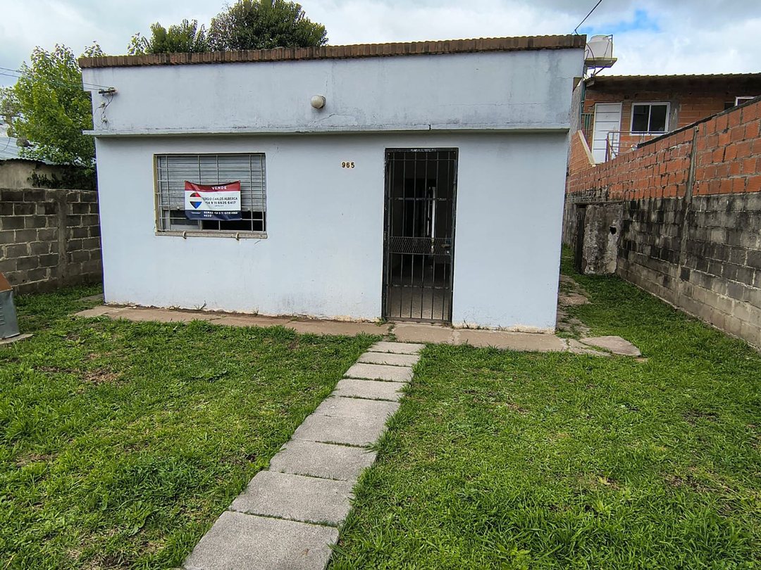 VENTA DE CASA Y QUINCHO A TERMINAR  EN MERLO BS AS