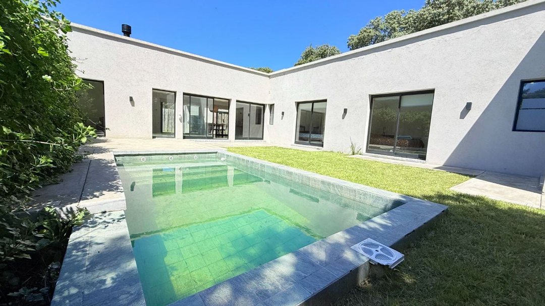 VENTA CASA CON PILETA PLAYA LOS LOBOS CHAPADMALAL