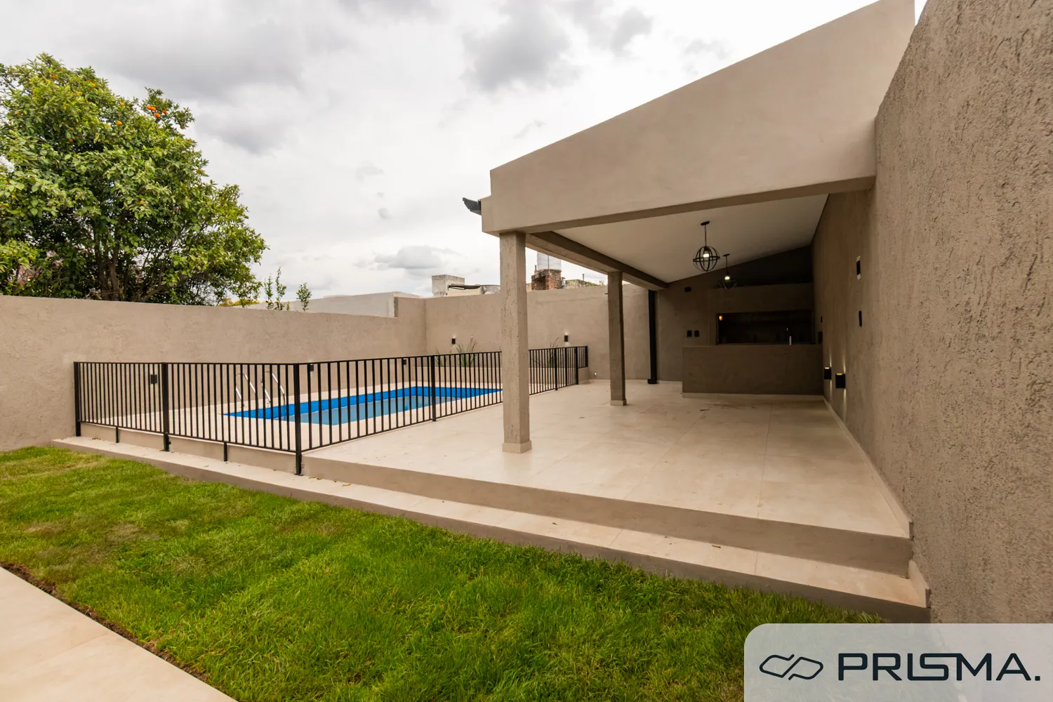 CASA - 3 DORMITORIOS - B° ESCOBAR