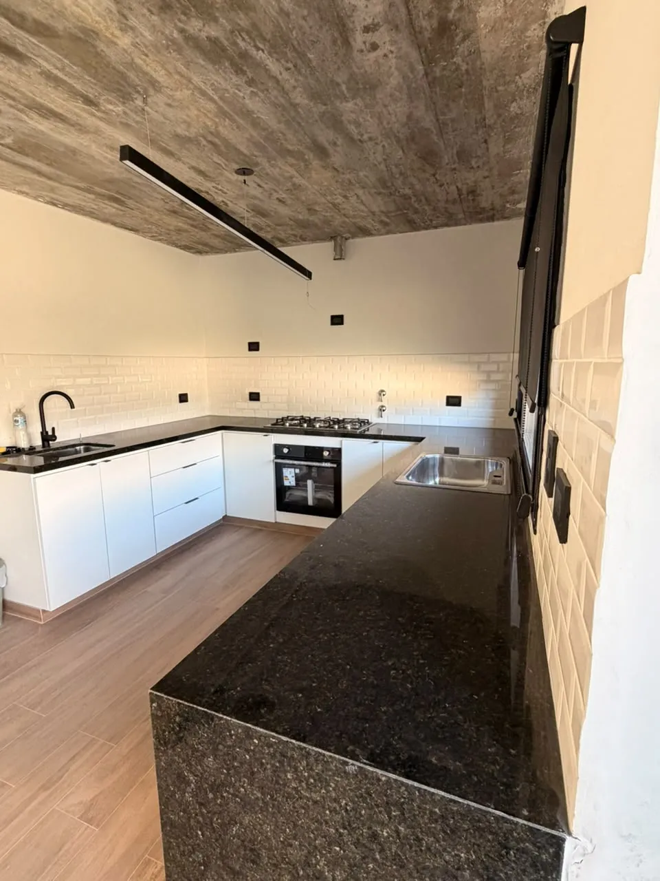 DUPLEX DE CATEGORIA EXCELENTES TERMINACIONES LOMAS DEL CHATEAU U$S 200.000 3517689452