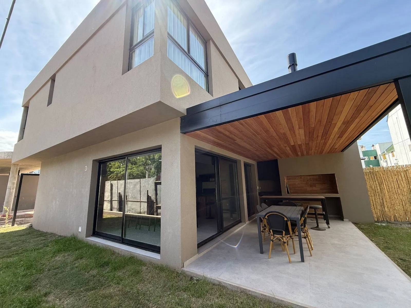 Diseño moderno, calidad constructiva y confort en cada detalle.