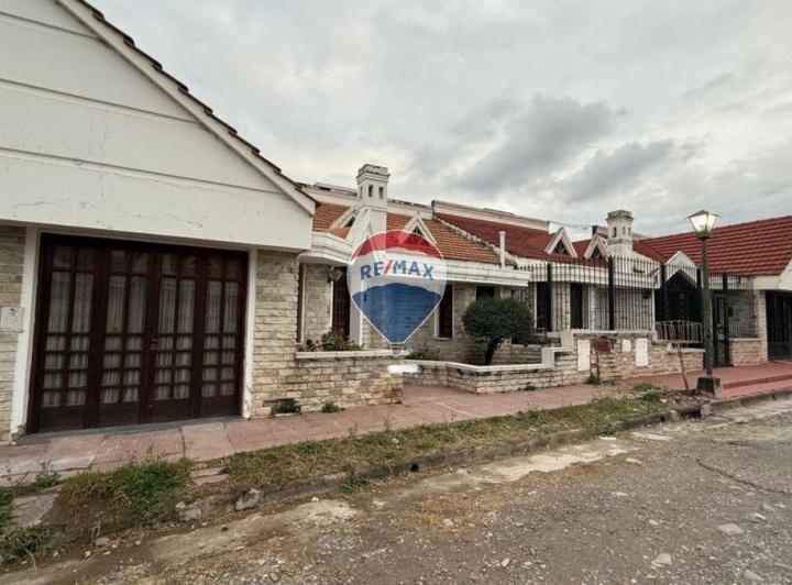 Casa · 165m² · 6 Ambientes · 1 Cochera