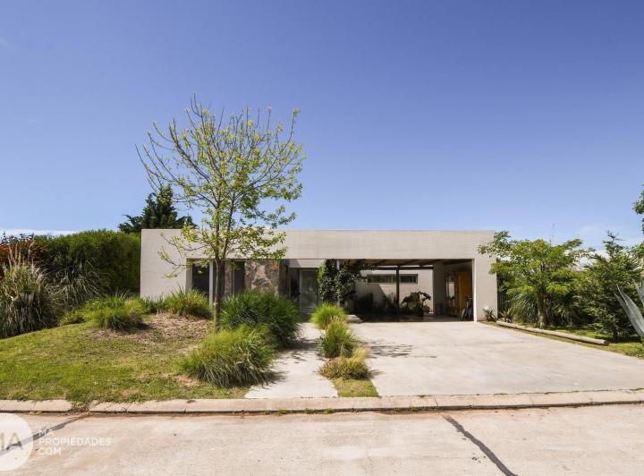 Casa · 155m² · 4 Ambientes · 2 Cocheras