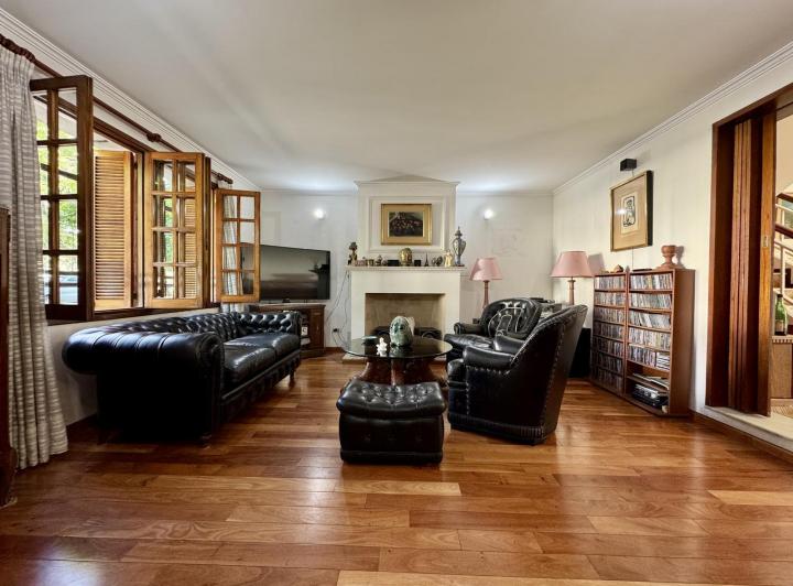 Casa · 195m² · 7 Ambientes · 2 Cocheras