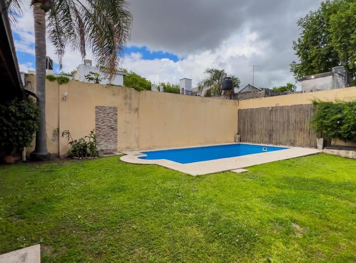Casa · 180m² · 5 Ambientes · 1 Cochera