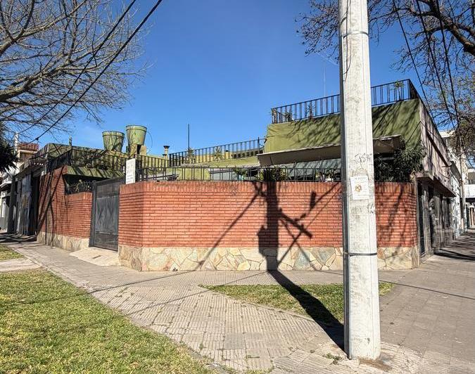 Casa · 165m² · 5 Ambientes · 2 Cocheras