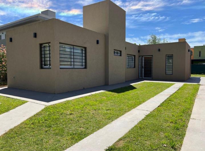 Casa · 65m² · 4 Ambientes · 1 Cochera
