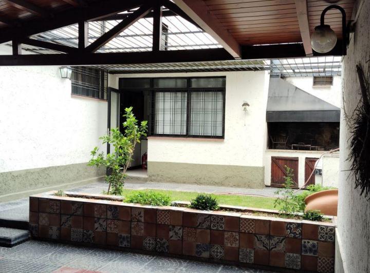 Casa · 80m² · 3 Ambientes · 2 Cocheras