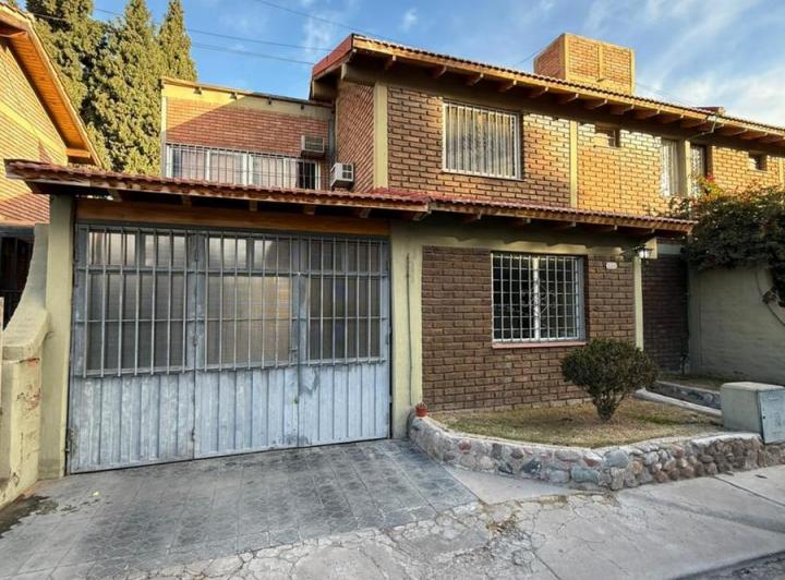 Casa · 130m² · 5 Ambientes · 1 Cochera