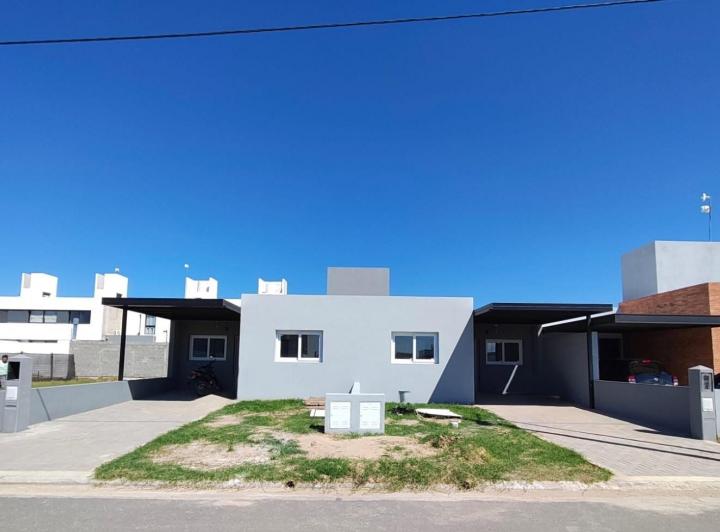 Casa · 105m² · 3 Ambientes · 2 Cocheras
