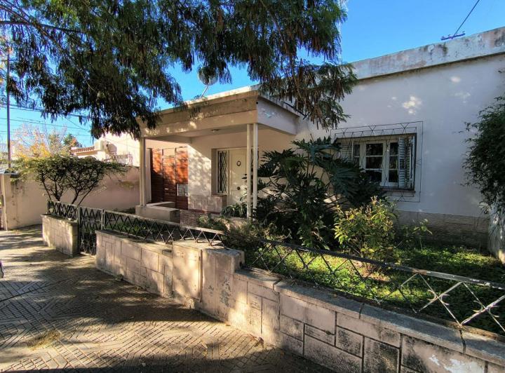 Casa · 220m² · 6 Ambientes · 3 Cocheras