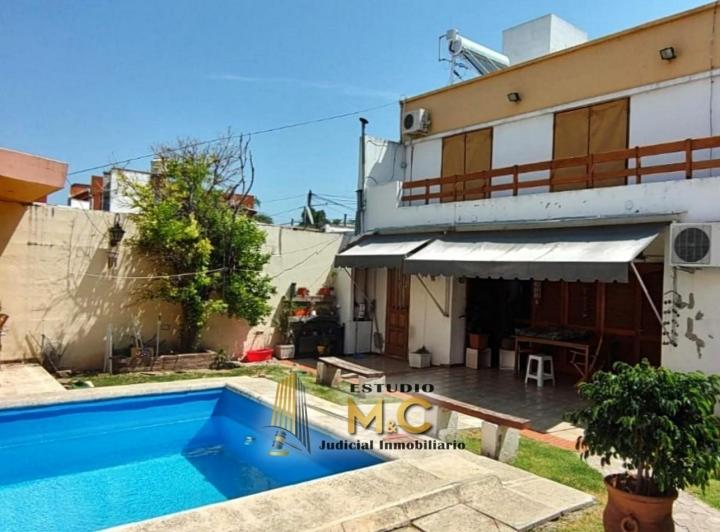Casa · 253m² · 6 Ambientes · 2 Cocheras