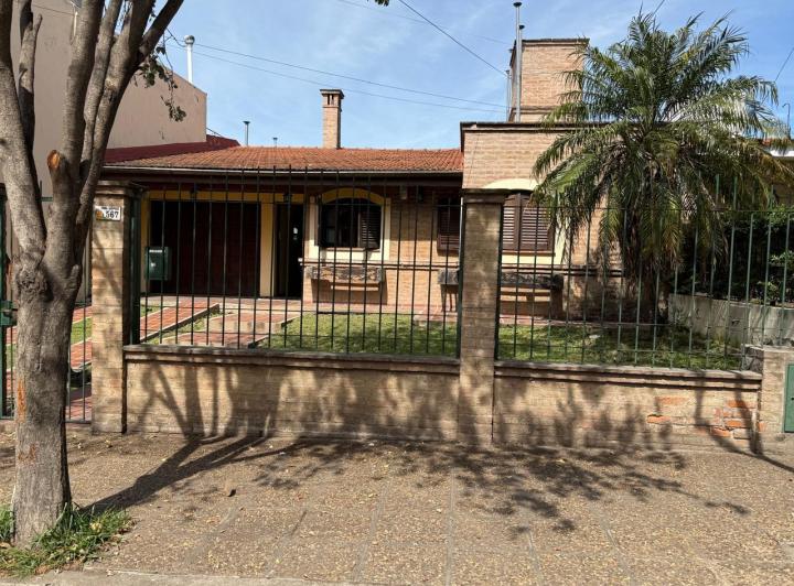 Casa · 202m² · 6 Ambientes · 1 Cochera