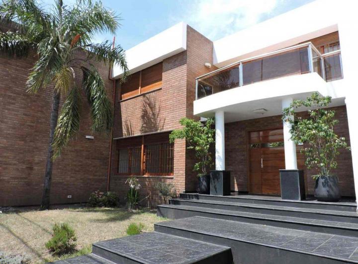 Casa · 307m² · 17 Ambientes · 3 Cocheras