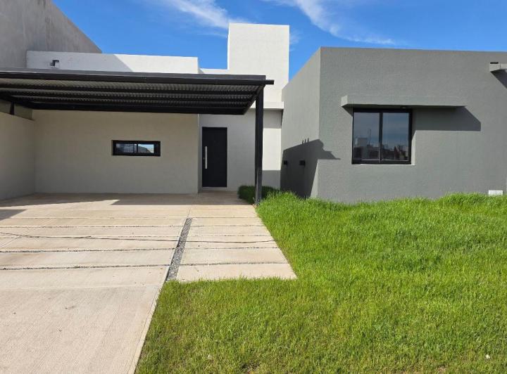Casa · 95m² · 4 Ambientes · 2 Cocheras