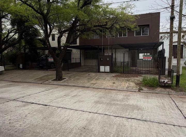 Casa · 1m² · 4 Ambientes · 1 Cochera