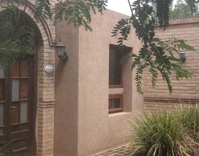 Casa · 300m² · 6 Ambientes · 2 Cocheras