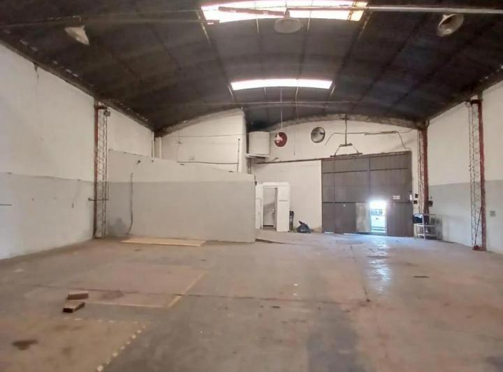 Bodega-Galpón · 250m² · 2 Ambientes