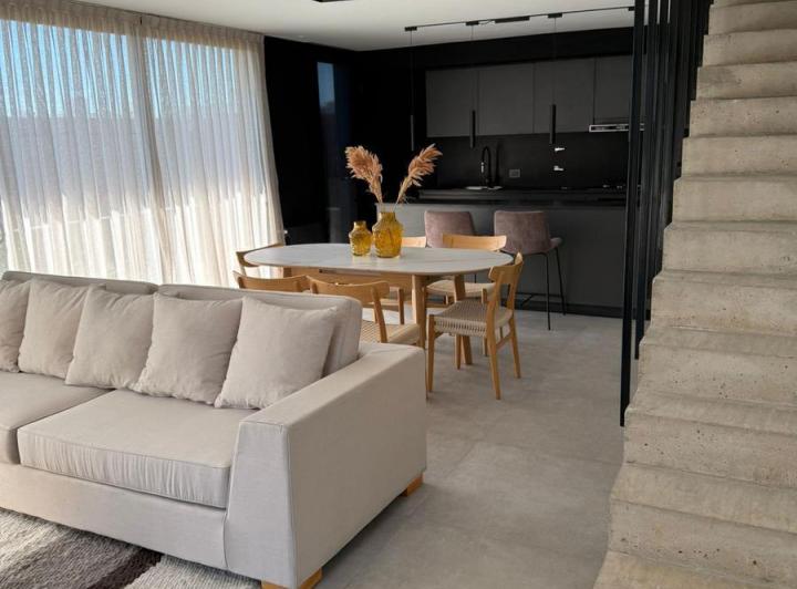 Casa · 170m² · 7 Ambientes · 2 Cocheras