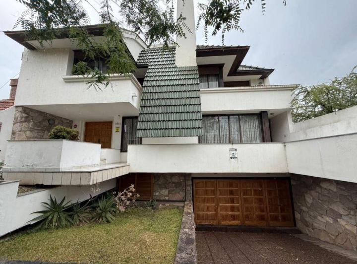 Casa · 535m² · 6 Ambientes · 3 Cocheras