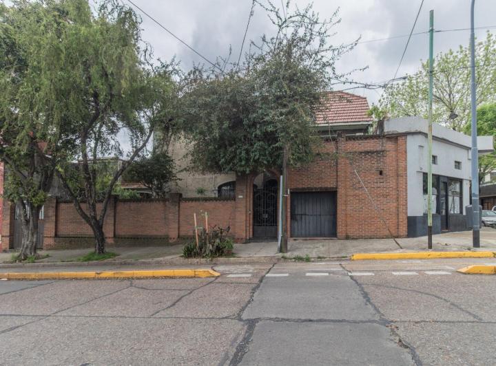 Casa · 320m² · 5 Ambientes · 2 Cocheras