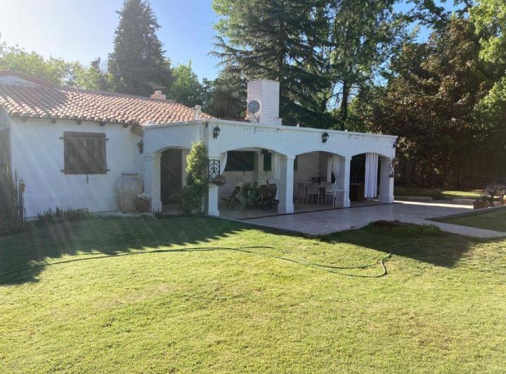 Casa · 345m² · 1 Ambiente · 2 Cocheras