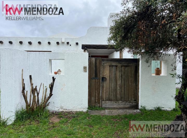 Casa · 248m² · 6 Ambientes · 2 Cocheras