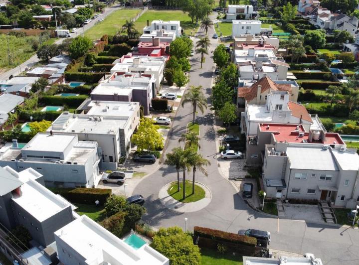 Casa · 180m² · 5 Ambientes · 2 Cocheras