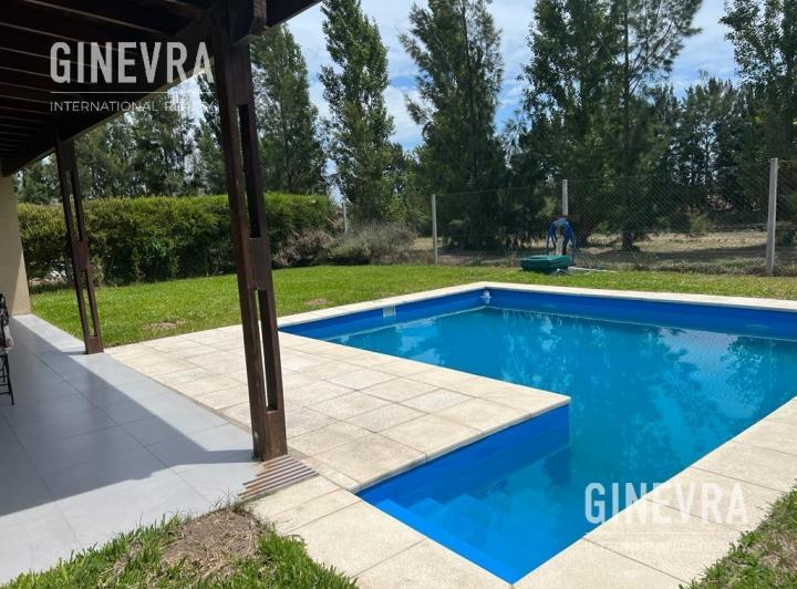 Casa · 200m² · 5 Ambientes · 2 Cocheras