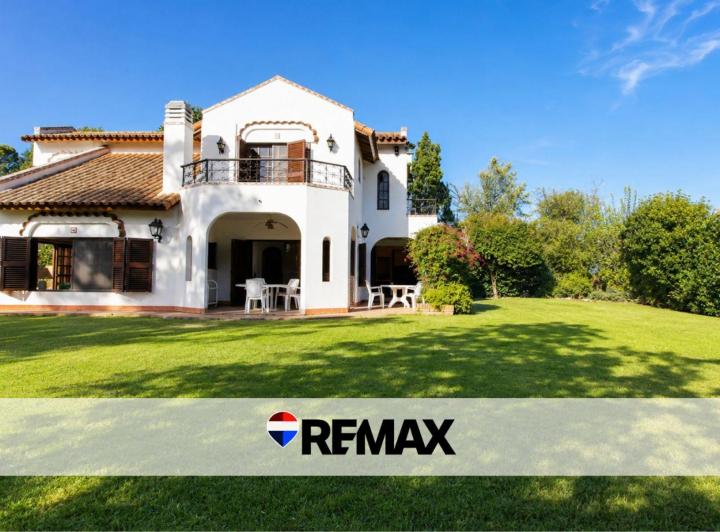 Casa · 217m² · 4 Ambientes · 3 Cocheras