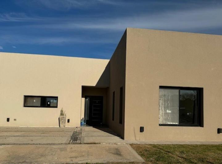 Casa · 140m² · 4 Ambientes · 1 Cochera