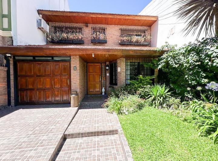 Casa · 264m² · 5 Ambientes · 2 Cocheras