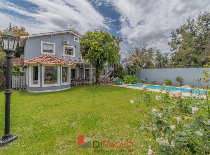 Casa · 244m² · 5 Ambientes · 2 Cocheras