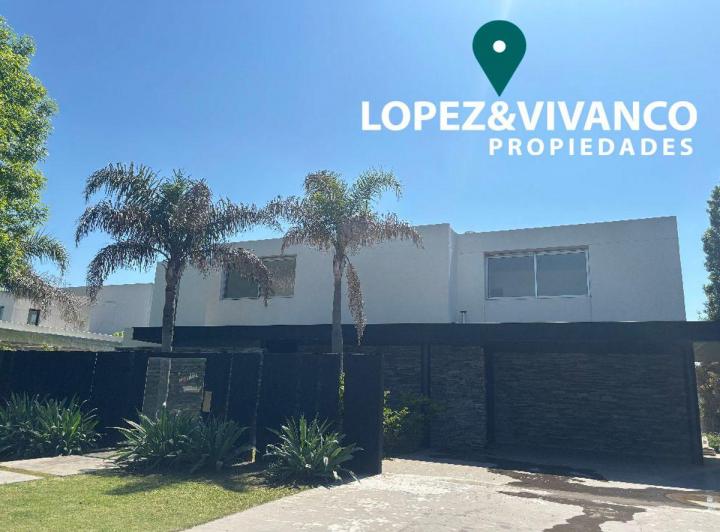 Casa · 369m² · 8 Ambientes · 2 Cocheras