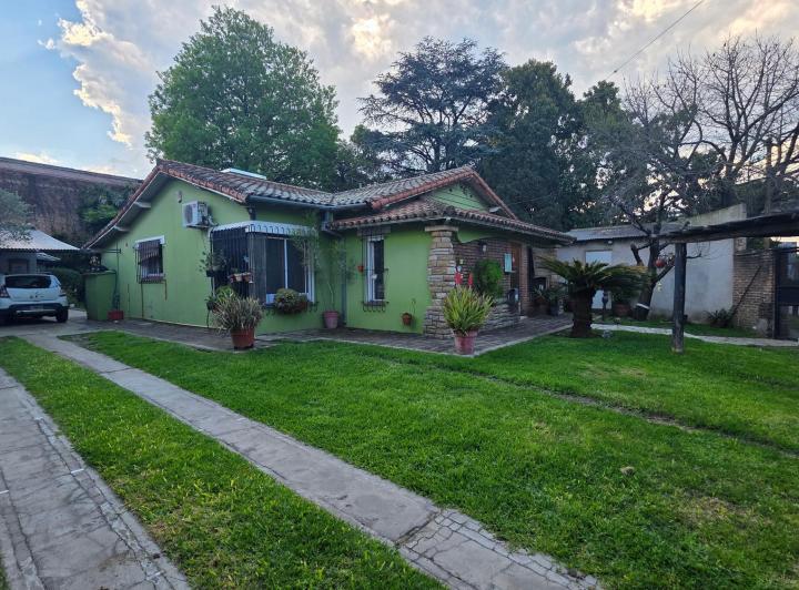 Casa · 180m² · 6 Ambientes · 3 Cocheras