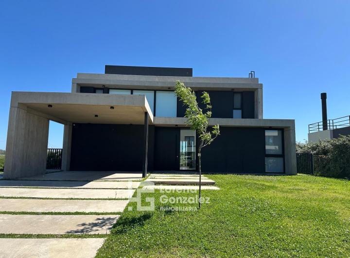 Casa · 180m² · 5 Ambientes · 7 Cocheras