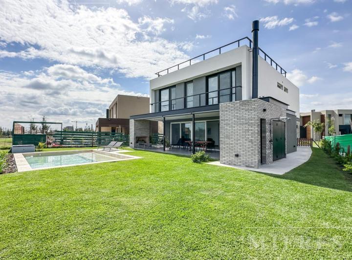 Casa · 270m² · 6 Ambientes
