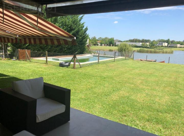 Casa · 172m² · 5 Ambientes · 2 Cocheras
