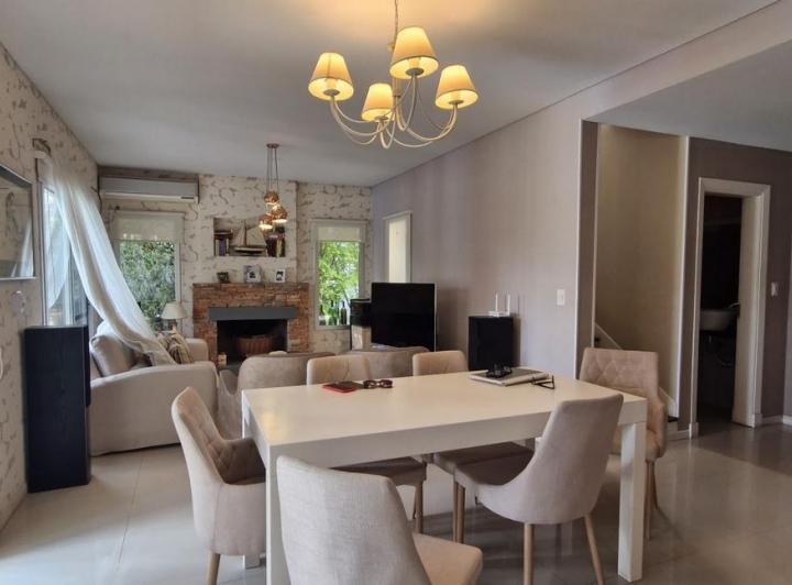 Casa · 197m² · 4 Ambientes · 1 Cochera