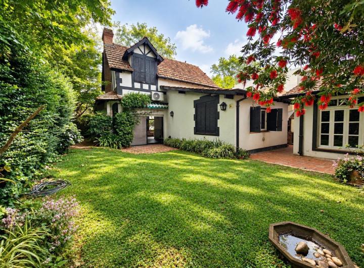 Casa · 180m² · 6 Ambientes · 1 Cochera