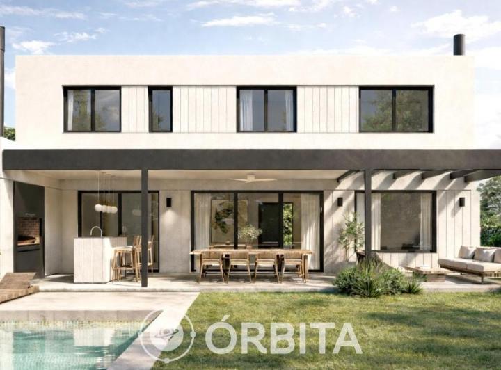 Casa · 210m² · 5 Ambientes · 2 Cocheras