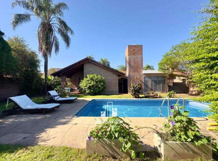 Casa · 438m² · 10 Ambientes · 2 Cocheras