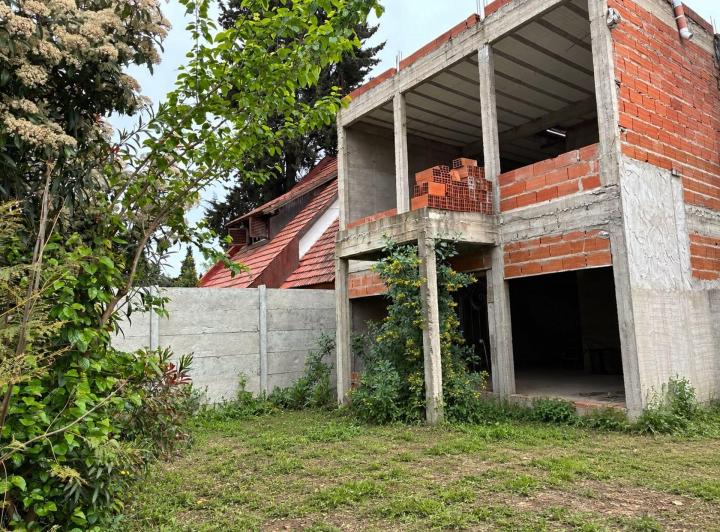 Terreno · 232m²