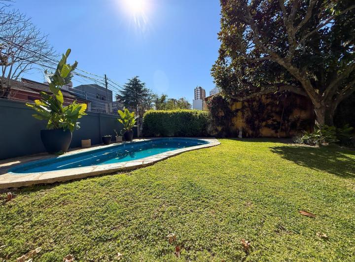 Terreno · 490m² · 5 Ambientes · 2 Cocheras