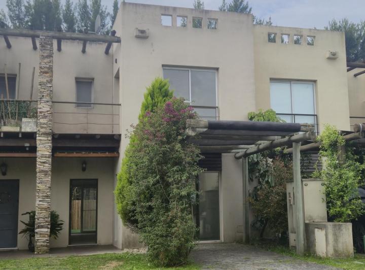 Casa · 120m² · 4 Ambientes · 2 Cocheras