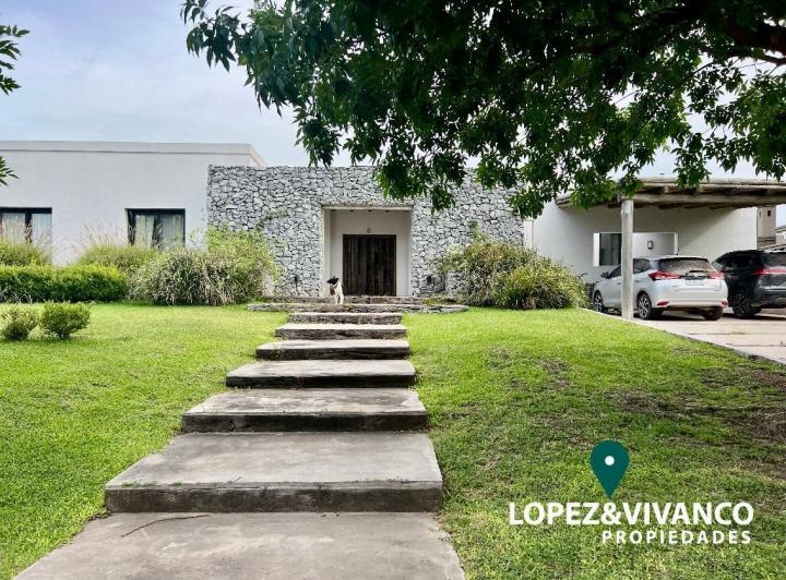Casa · 290m² · 6 Ambientes · 2 Cocheras