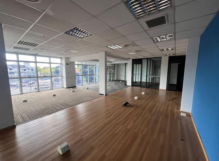 Oficina comercial · 83m² · 2 Ambientes · 2 Cocheras