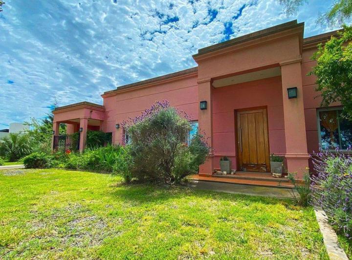 Casa · 192m² · 3 Ambientes · 2 Cocheras