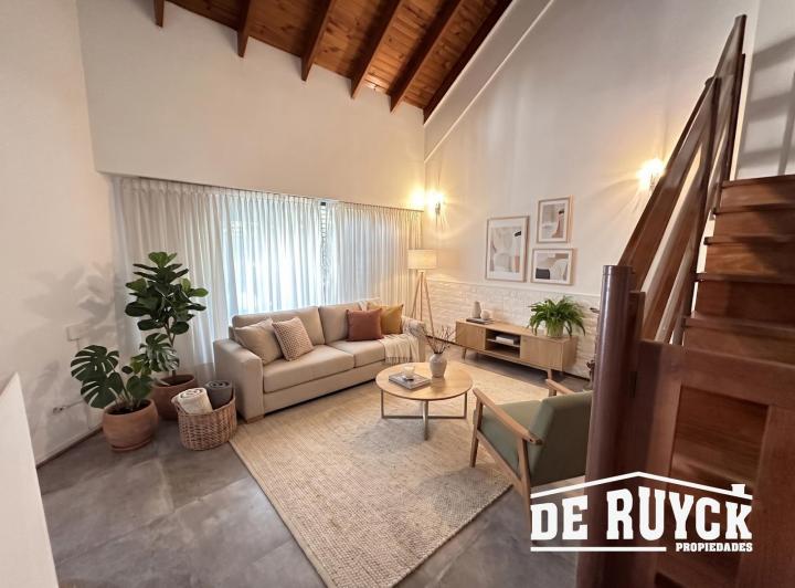 Casa · 235m² · 4 Ambientes · 2 Cocheras