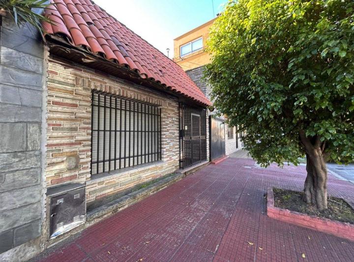 Casa · 160m² · 4 Ambientes · 1 Cochera